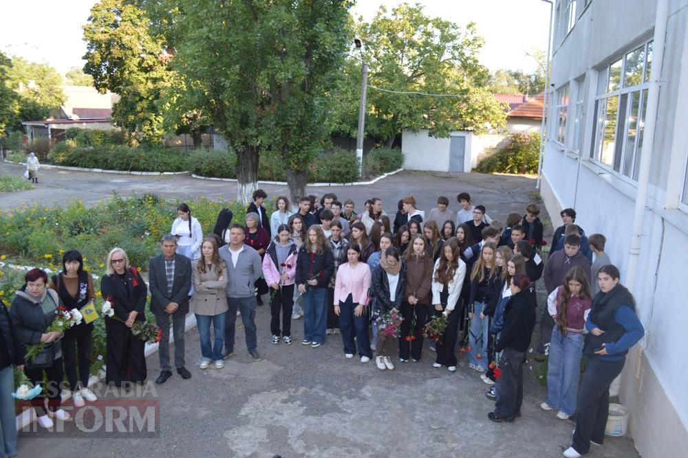 У Білгороді-Дністровському відкрили меморіальні дошки двом випускникам ліцею «Лідер», які служили в «Азові»