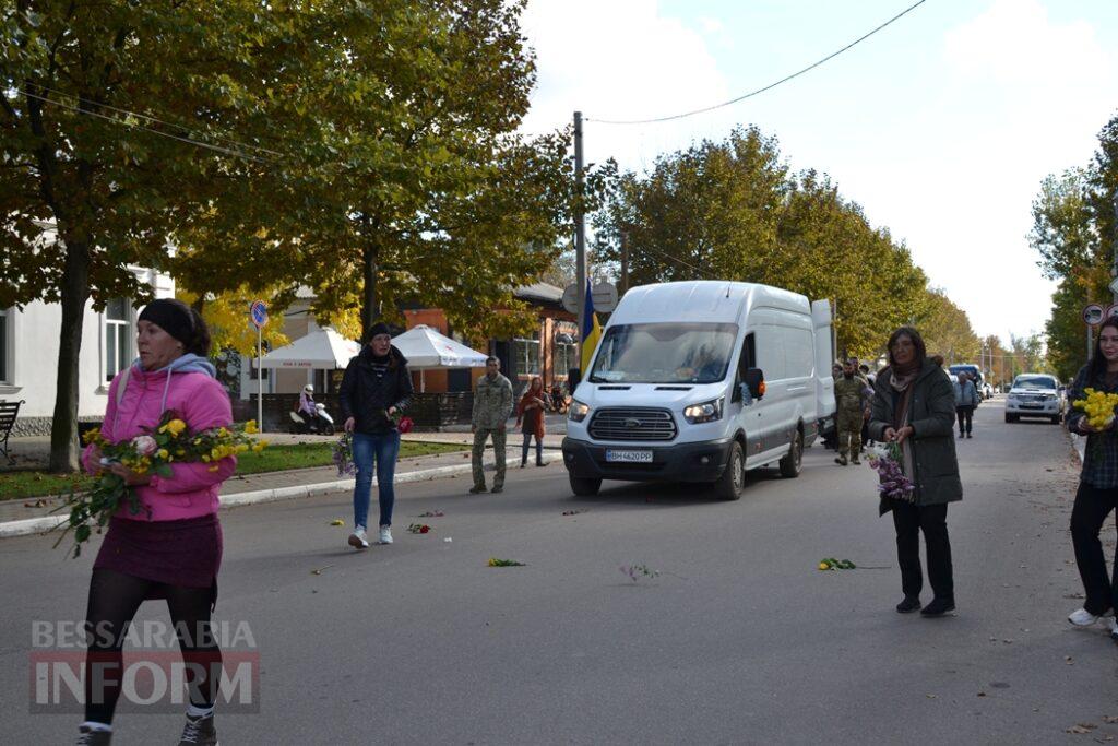 Кілія схилила коліно перед загиблим на Миколаївщині командиром безпілотних авіакомплексів Павлом Каранягою
