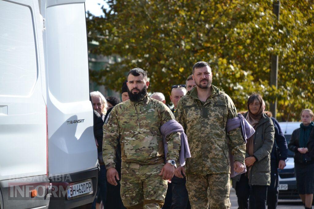 Кілія схилила коліно перед загиблим на Миколаївщині командиром безпілотних авіакомплексів Павлом Каранягою