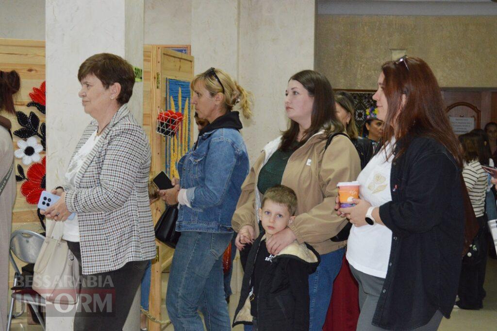 Від артефактів із фронту до концертної сцени: у Білгороді-Дністровському вшанували захисників та захисниць