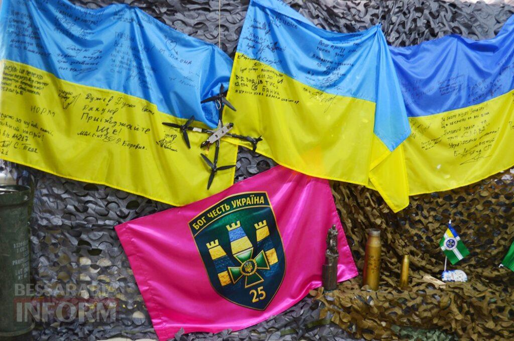 Від артефактів із фронту до концертної сцени: у Білгороді-Дністровському вшанували захисників та захисниць