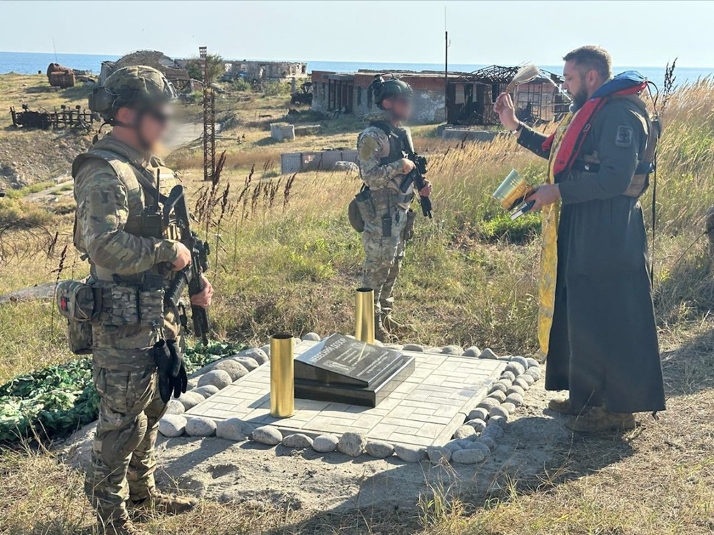 «Небесний дозор» – прикордонники увічнили на острові Зміїний пам’ять загиблих спецпризначенців