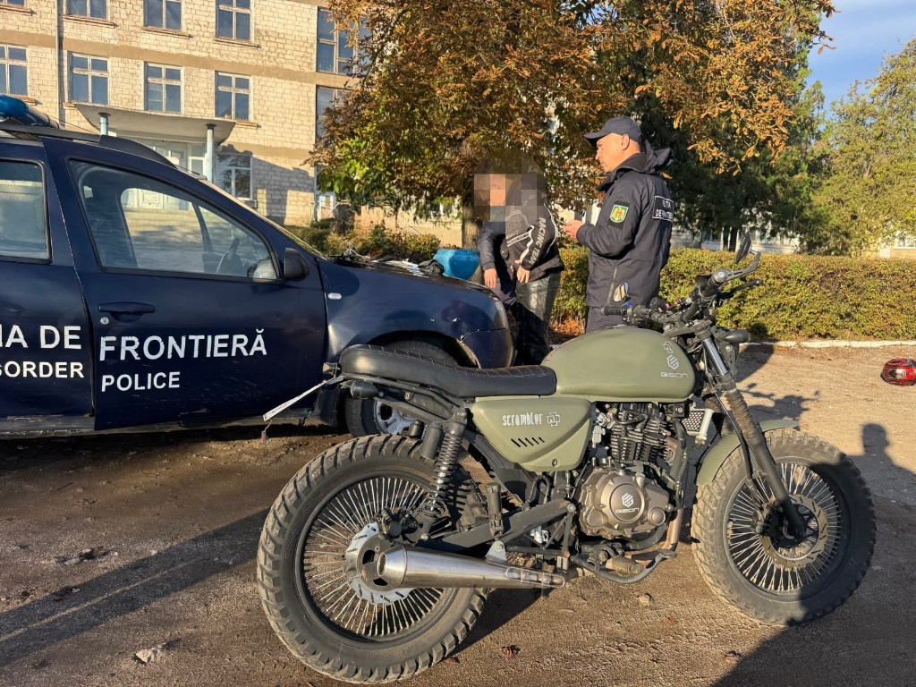 На транзитній ділянці Одеса-Рені поблизу Паланки мотоцикліст прорвався через кордон і втік у Молдову
