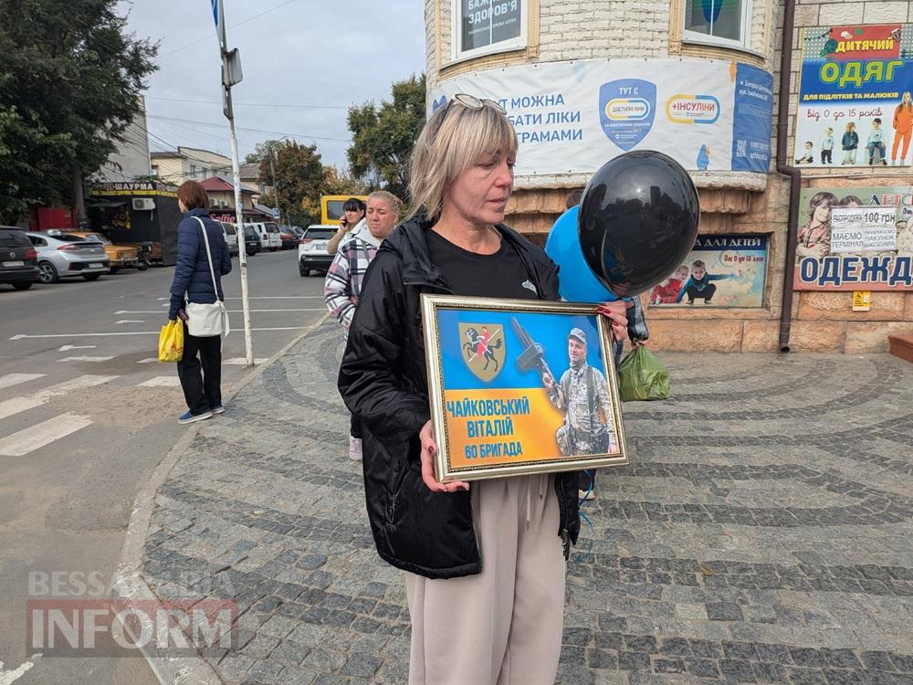 «Ми хочемо, щоб нас чули»: у Білгороді-Дністровському родини зниклих військових вийшли на акцію «Сигналь»