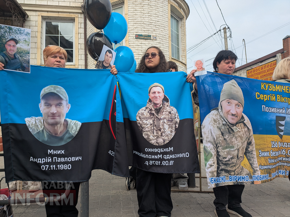 «Ми хочемо, щоб нас чули»: у Білгороді-Дністровському родини зниклих військових вийшли на акцію «Сигналь»