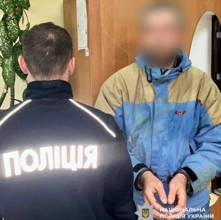 Напад з ножем на військового та каміння у будівлю ТЦК: на Одещині поліцейські розслідують два інциденти