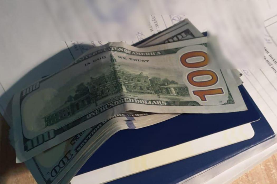 Жителька Ізмаїльського району намагалася підкупити прикордонника, щоб вивезти чоловіка в Молдову