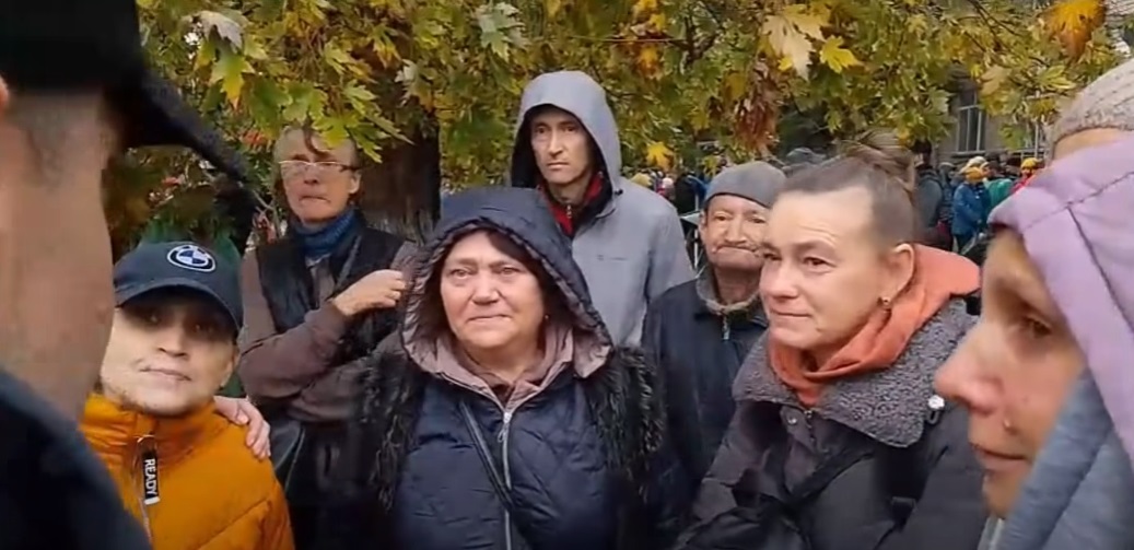 “Ми в Олешках!”: перші кадри з окупованого міста, куди прибула українська делегація