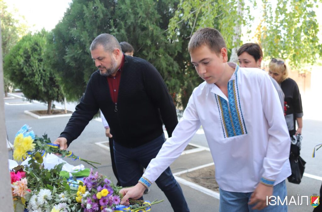 В Ізмаїлі відкрили меморіальну дошку на честь загиблого Героя-музейника Віктора Нікітенка