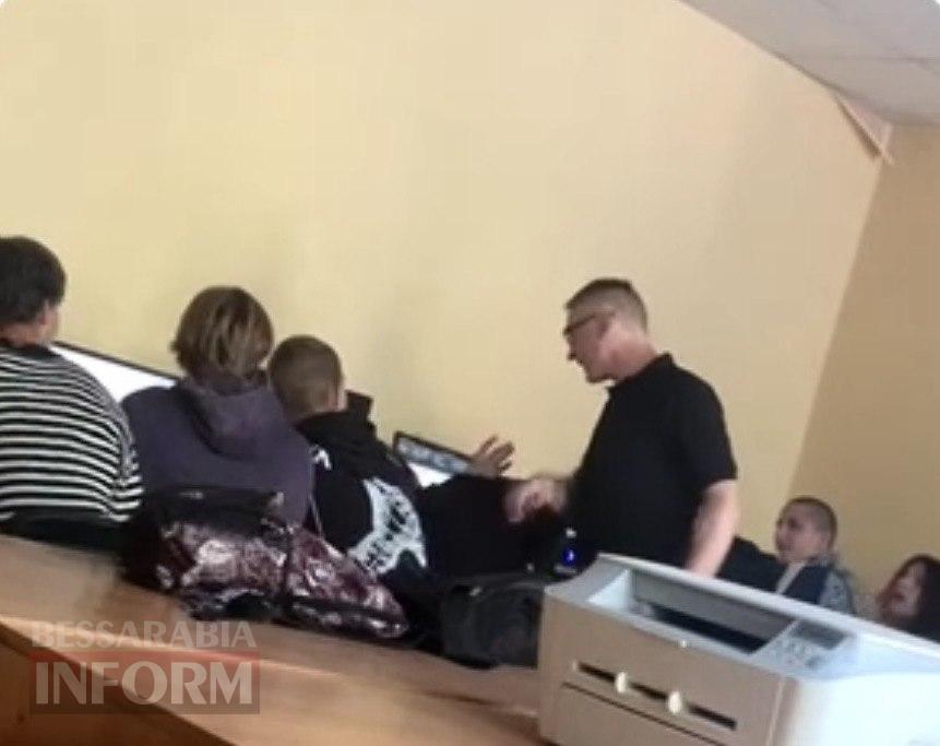 Скандал в навчальному закладі Ізмаїла: викладач підняв руку на студента, в ОВА вимагають звільнення