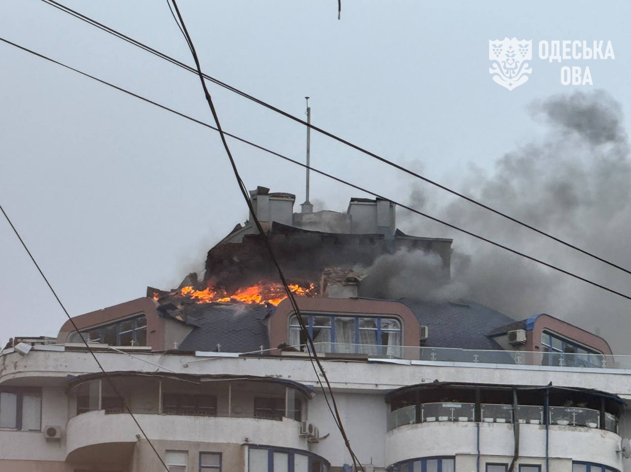 Ворог поцілив у багатоповерхівку в Одесі: серед постраждалих 13-річна дівчинка