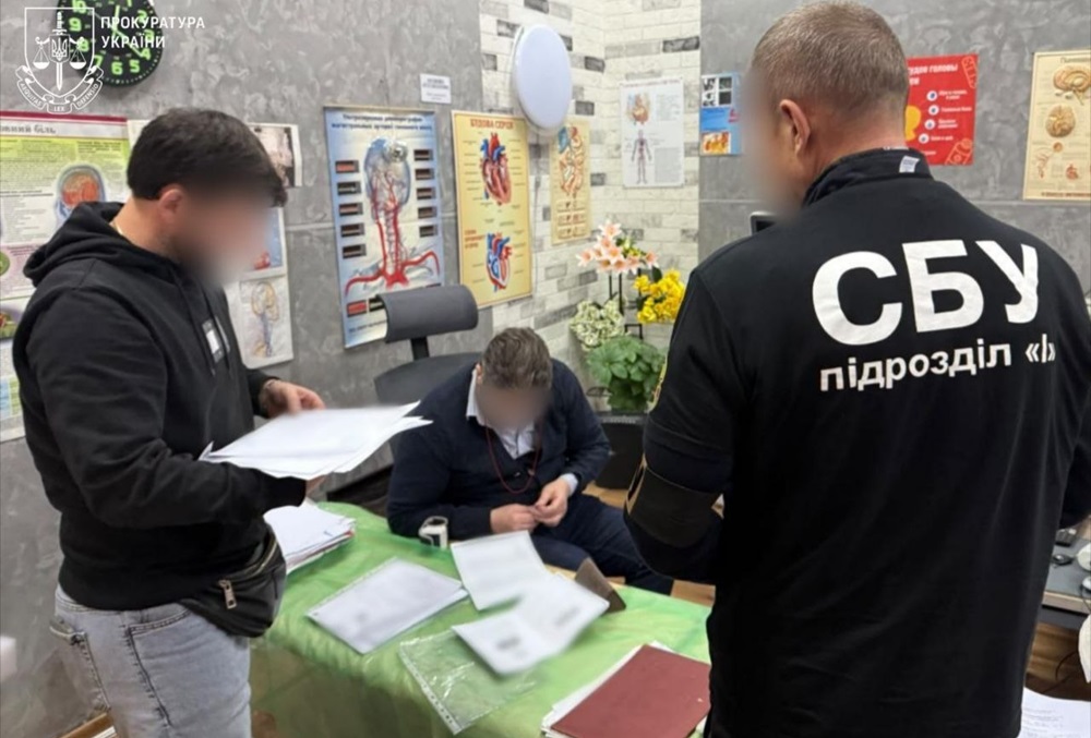 Торгували інвалідністю за п’ять тисяч доларів: в Одесі викрили “бізнес” лікаря та експравоохоронця